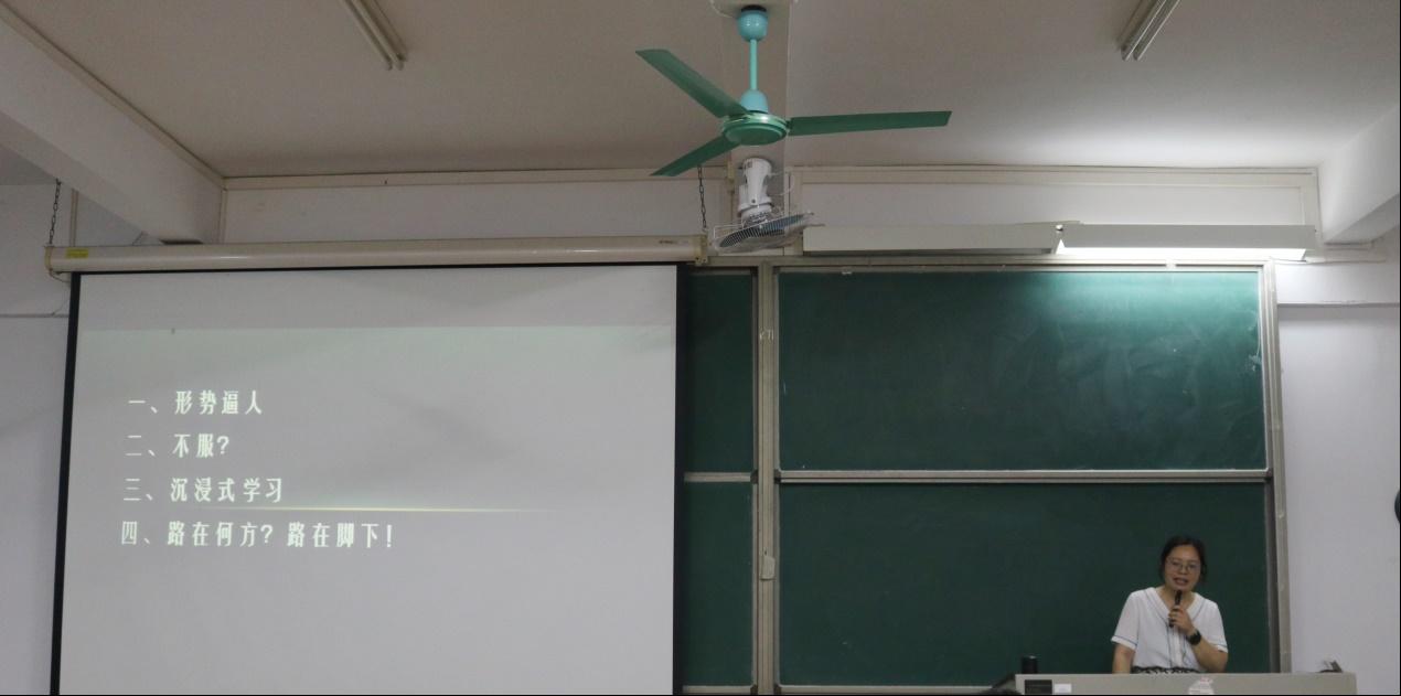 js3845金沙线路召开2018级就业指导交流会