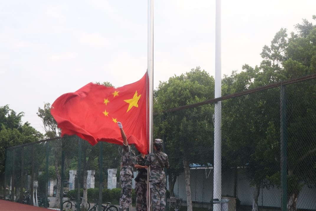 js3845金沙线路升旗仪式顺利举行