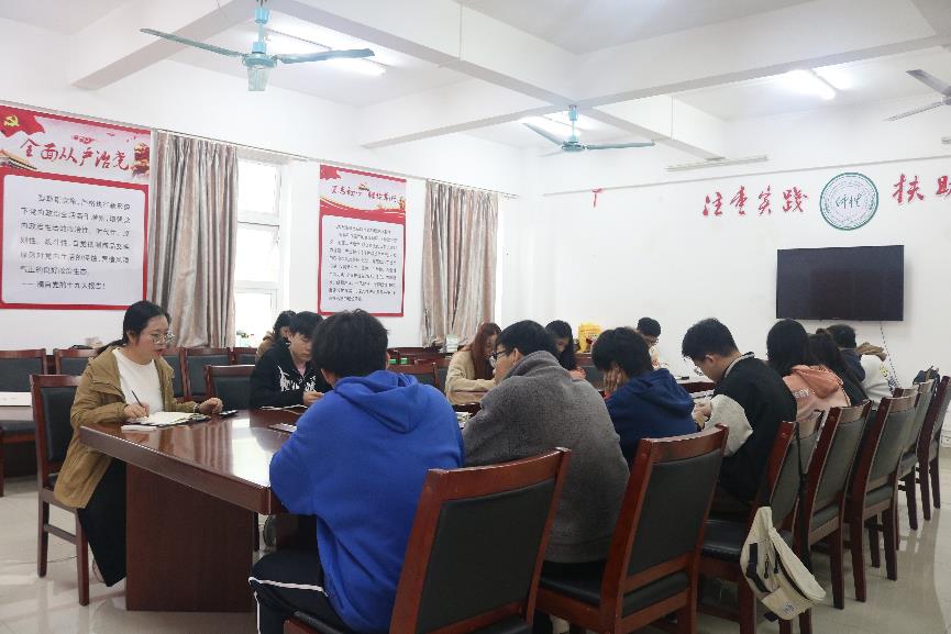 js3845金沙线路召开2019级就业心理培训会