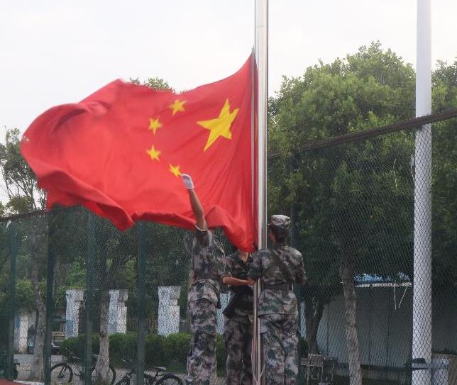 js3845金沙线路升旗仪式顺利举行