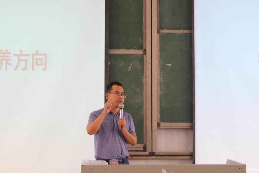 学院2018级实习暨考研动员大会顺利举行