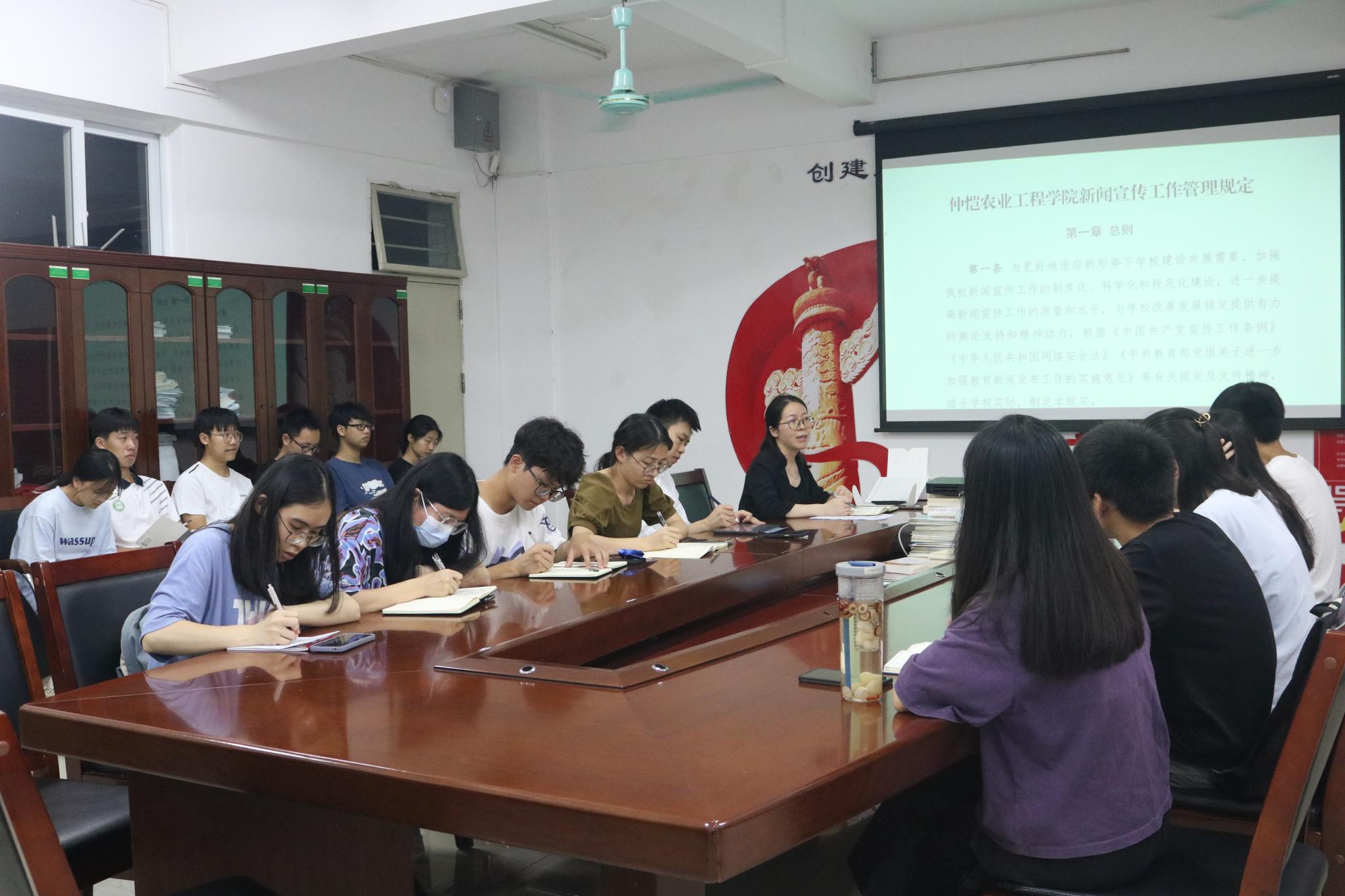js3845金沙线路召开三大机构例会