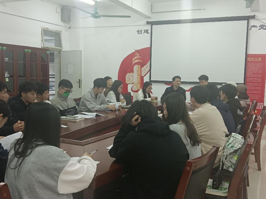js3845金沙线路召开2020级班长会议