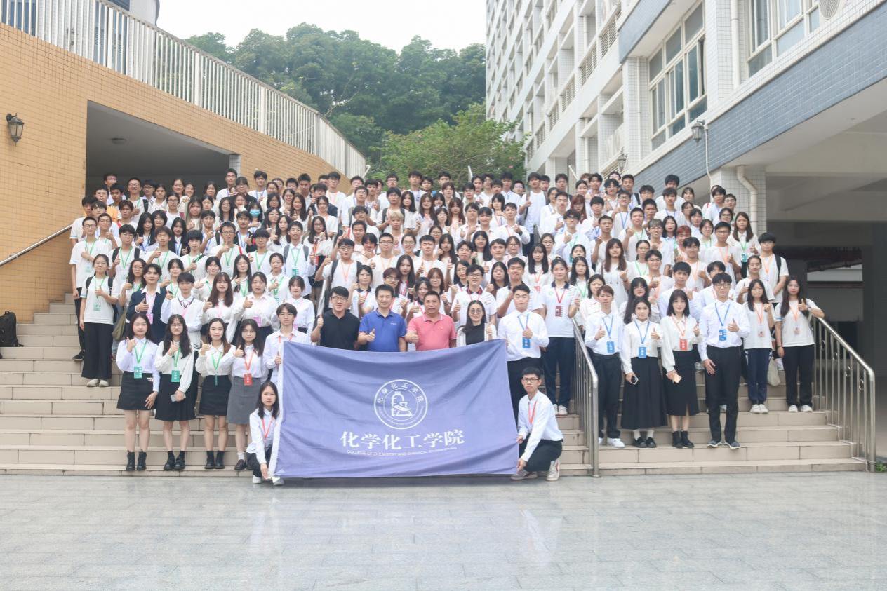 js3845金沙线路召开2022-2023学年学生干部受聘大会