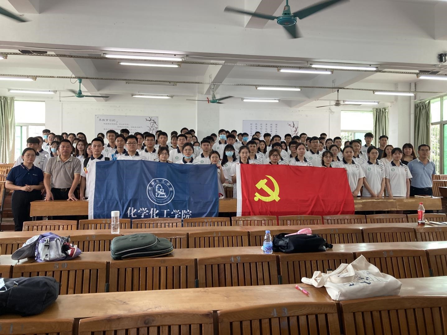 廖仲恺何香凝纪念馆馆长蔡瑞燕为js3845金沙线路全体师生党员讲授主题党课